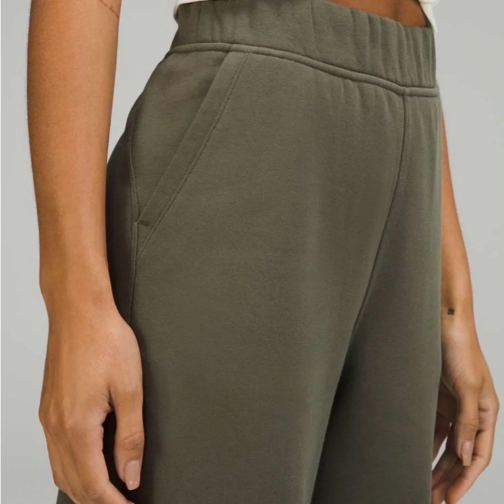 Lululemon Relaxed High-Rise Jogger in
Carob Brown - Picture 5 of 10